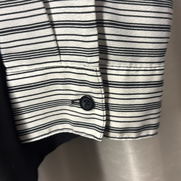 Chico's color block Striped tunic top Shirt, size 2 - Picture 5 of 6